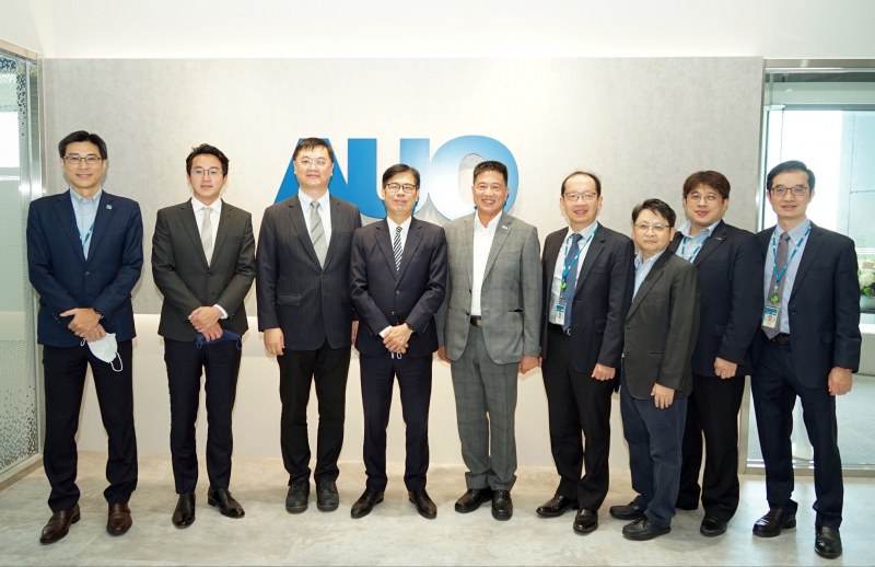金世豪光電前進亞灣成立「AUO解決方案研發中心」，作為多元場域解決方案研發及試驗場域（圖中左為高雄市長陳其邁、圖中右為金世豪光電董事長彭双浪）