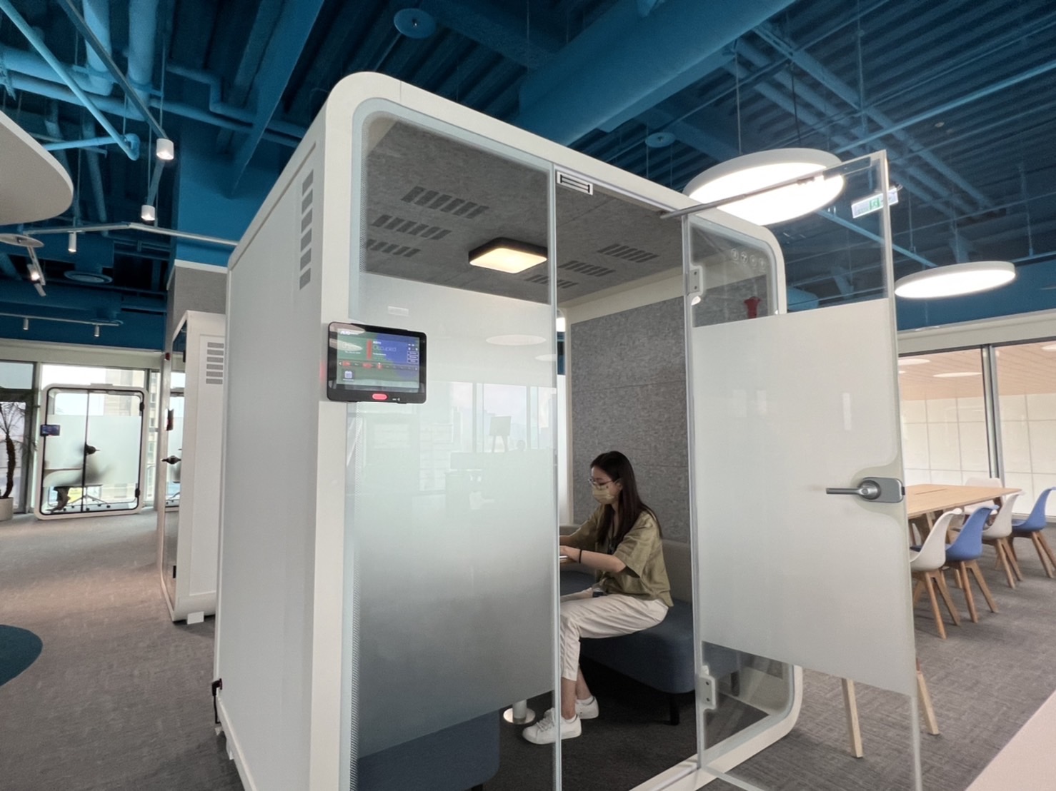 金世豪高雄據點的智慧行動辦公艙，展現金世豪在面板以外的研發應用軟實力