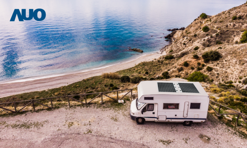 「可撓輕量化太陽光電板SunCurva」使用輕量特殊耐候型複合板取代傳統太陽能板的玻璃前板，不僅降低70%重量，每米平方僅3Kg；具有抗衝擊性能及通過電磁相容性測試，可應用於交通運輸工具，如露營車、遊艇等